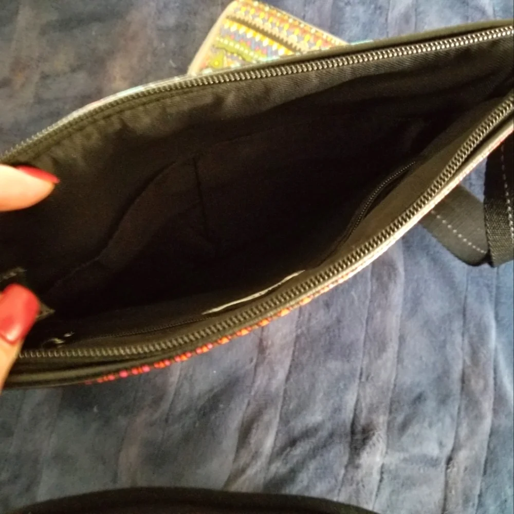 Sakroots cross body bag with wallet. Adjustable strap. Great condition. - Picture 8 of 12